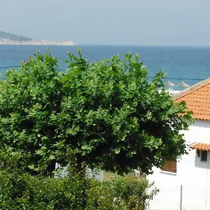 & Christina Σάρτη
